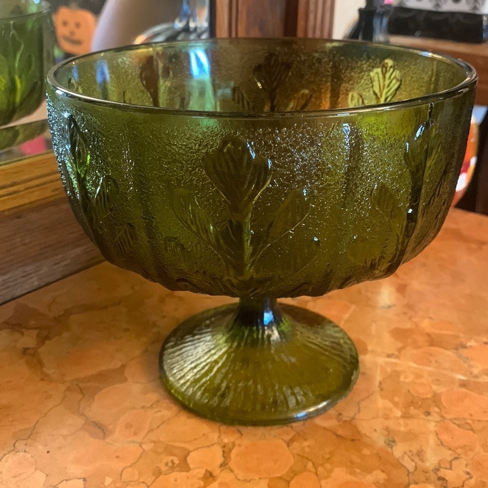 Vintage 1978 FTD green leaf art glass candy dish